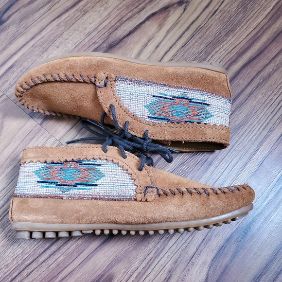 Minnetoka Hard Bottom Moccasins Women's 5.5 Brown Southwestern Detail - Picture 3 of 10